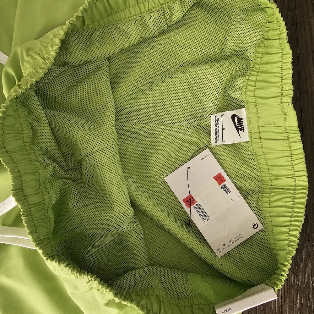 Nike Sport Essentials lined woven shorts in green - Picture 5 of 16